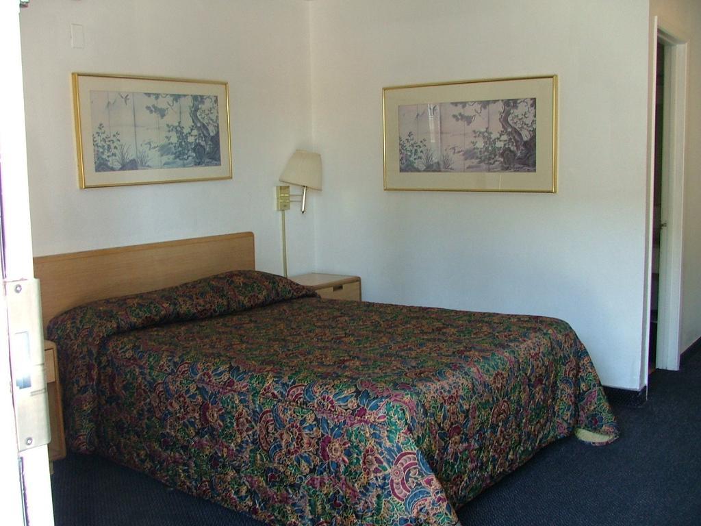 American Budget Inn And Suites-Modesto Kültér fotó